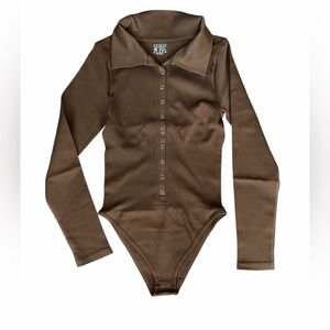 OQQ Shaper Button Up White Bodysuit Medium